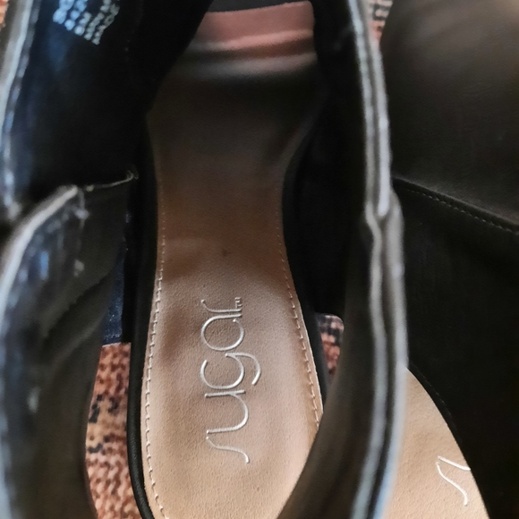 LIKE NEW! Black block heel size 8M Sugar brand - Picture 8 of 9
